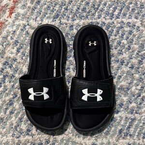 Under Armour Black Slide Sandals - Kids Size 4
